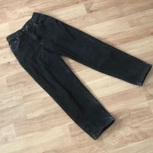 Black/dark grey Levi straight leg mom jeans